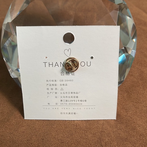 Sunny Side Up Egg enamel pin - Picture 5 of 5